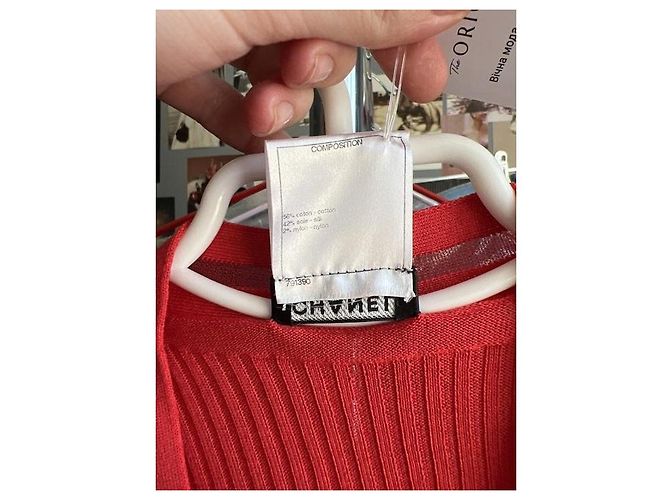 Timeless CHANEL Cardigan lungo aderente in misto seta e cotone rosso FR 38 M usato - vista 6