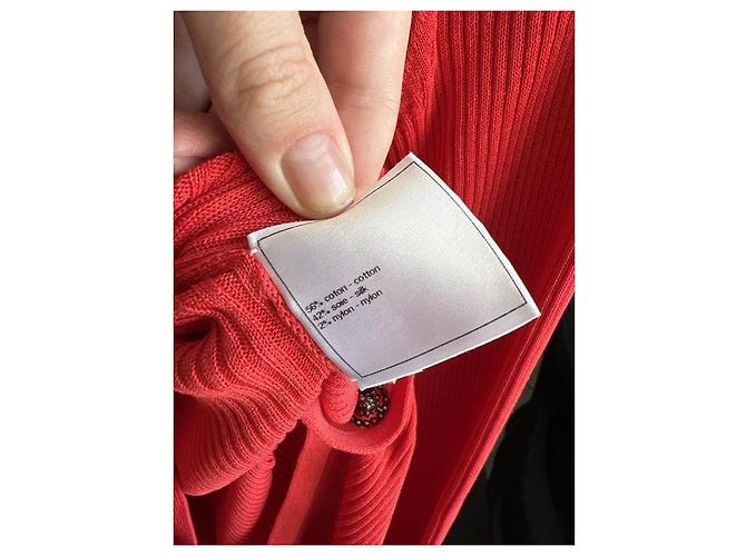 Timeless CHANEL Cardigan lungo aderente in misto seta e cotone rosso FR 38 M usato - vista 8
