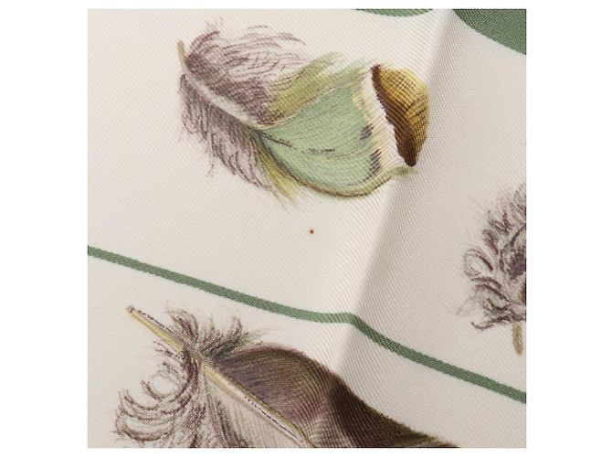 Silk In Hermès Foulard Hermes Carre 90 Plumes Verde Crudo - vista 6