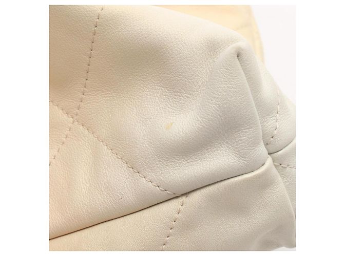 Borsa a tracolla Chanel Matelassé 22 Large Bianco Crudo - vista 7