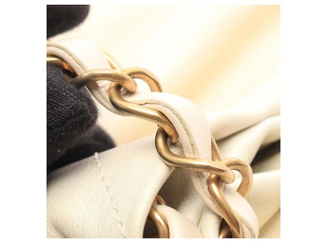 Borsa a tracolla Chanel Matelassé 22 Large Bianco Crudo - vista 9