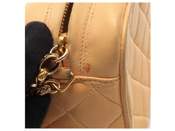 Borsa a tracolla Chanel Matelassé con nappina Beige - vista 12