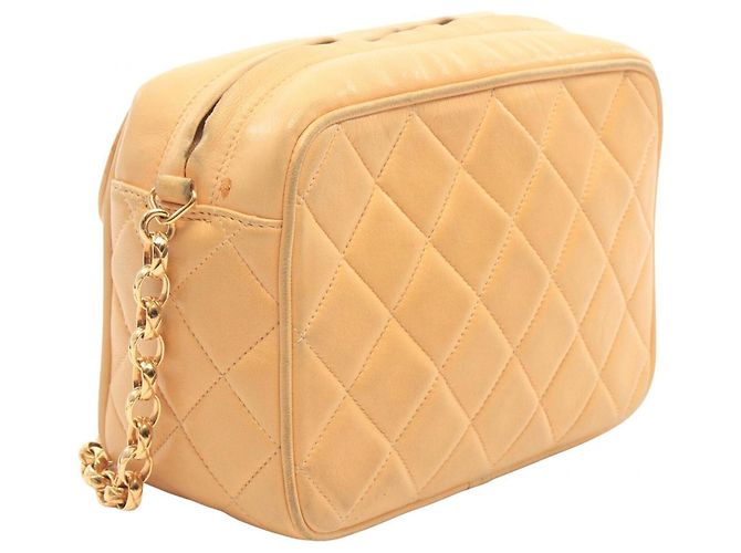 Borsa a tracolla Chanel Matelassé con nappina Beige - vista 2