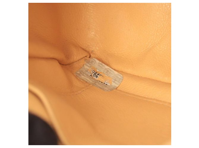 Borsa a tracolla Chanel Matelassé con nappina Beige - vista 5