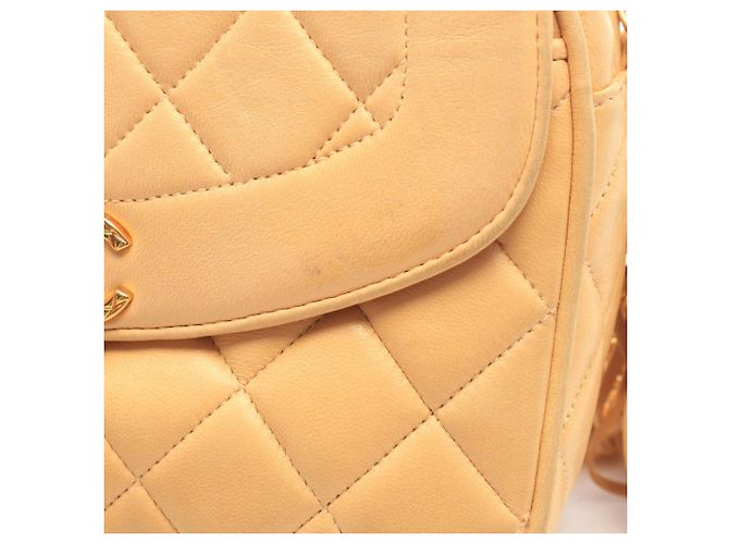 Borsa a tracolla Chanel Matelassé con nappina Beige - vista 6