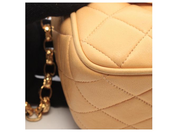 Borsa a tracolla Chanel Matelassé con nappina Beige - vista 8