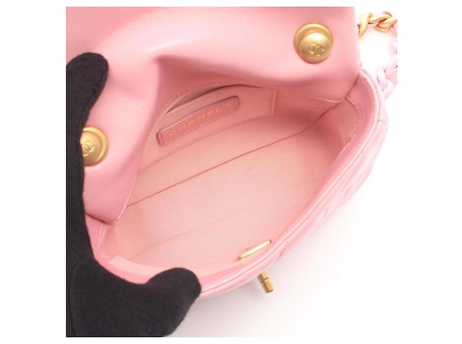 Borsa a spalla Chanel Mini Matelassé in pelle d'agnello Rosa - vista 3
