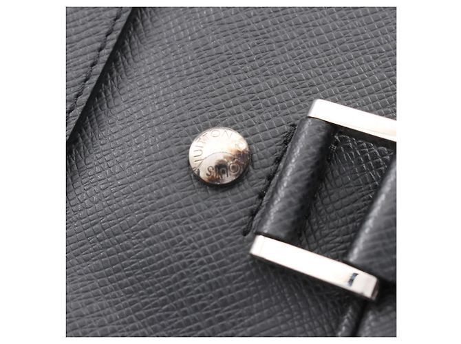 Borsetta Louis Vuitton Igor Taiga Nero - vista 11
