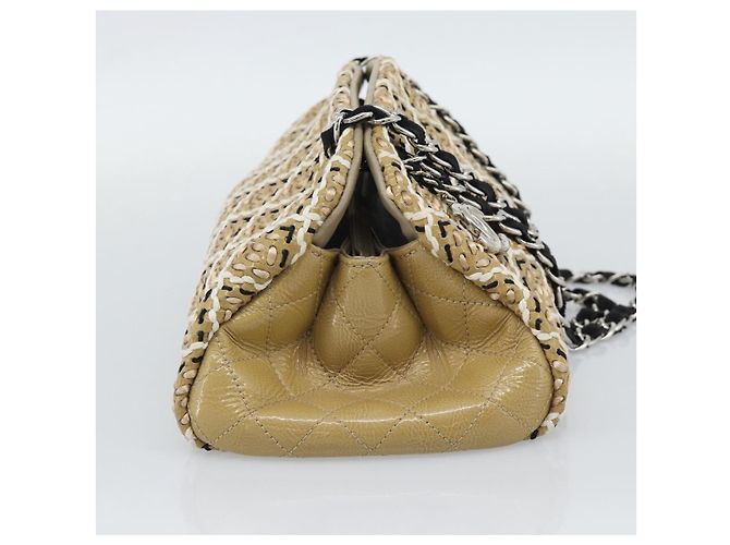 Chanel Just Mademoiselle Quilted Patent Medium Beige - vista 3