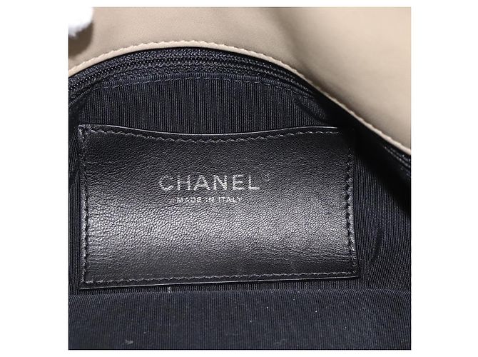 Chanel Just Mademoiselle Quilted Patent Medium Beige - vista 6