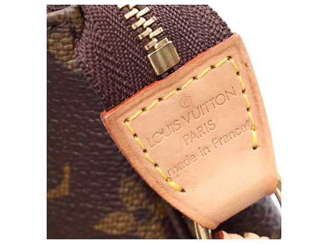 Louis Vuitton Pochette Accessoires Monogram Handbag Marrone - vista 4