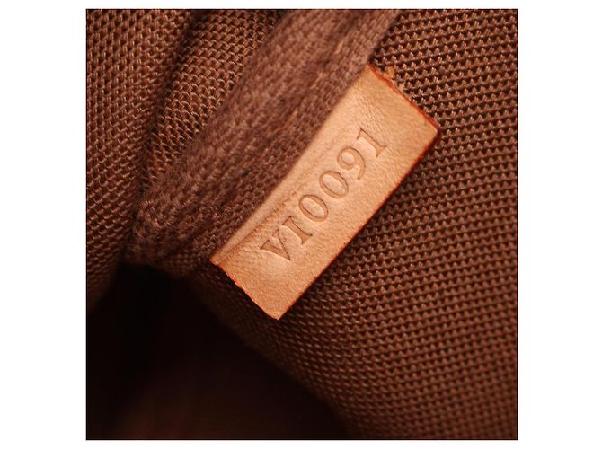 Louis Vuitton Pochette Accessoires Monogram Handbag Marrone - vista 5