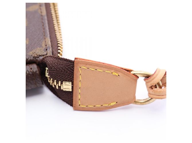 Louis Vuitton Pochette Accessoires Monogram Handbag Marrone - vista 7