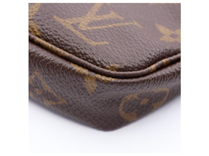 Louis Vuitton Pochette Accessoires Monogram Handbag Marrone - vista 8
