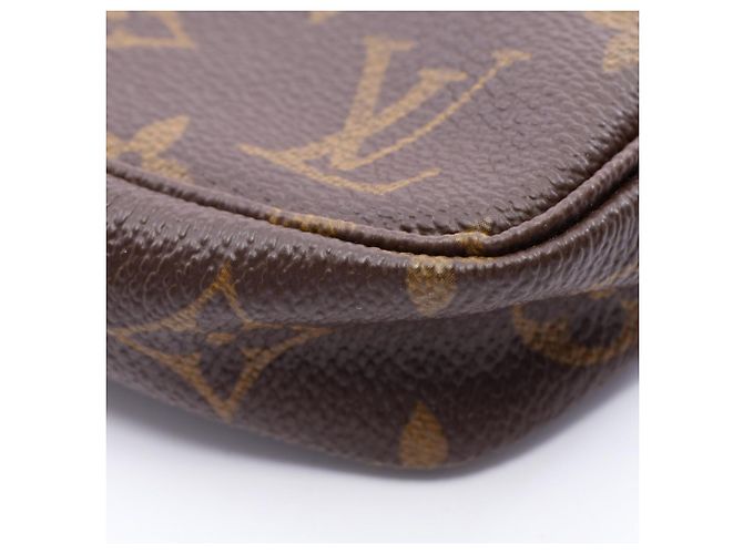 Louis Vuitton Pochette Accessoires Monogram Handbag Marrone - vista 9