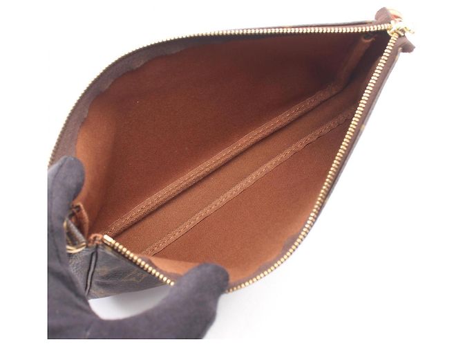 Bolso Louis Vuitton Pochette Accessoires Castaño - vista 3