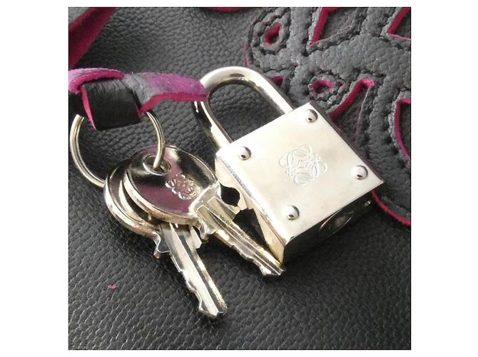 Borsa Loewe Amazona in nero e rosa - vista 4