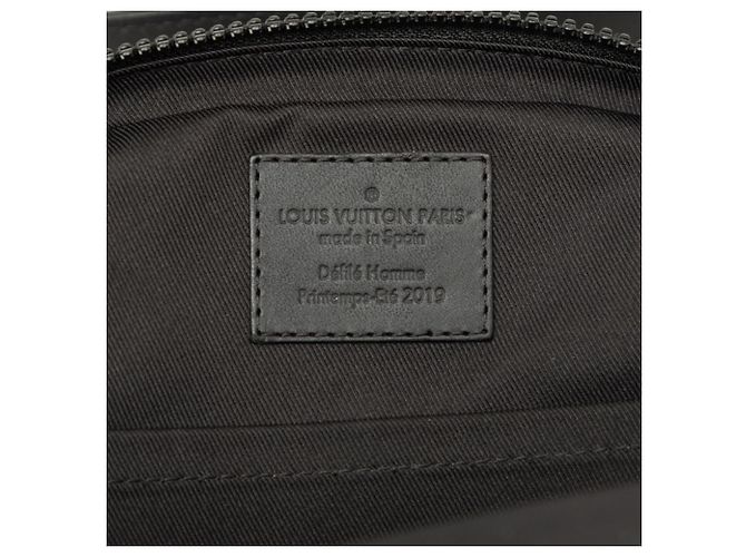 Borsa Utility Side Bag Monogram Taurillon Louis Vuitton Nero - vista 5