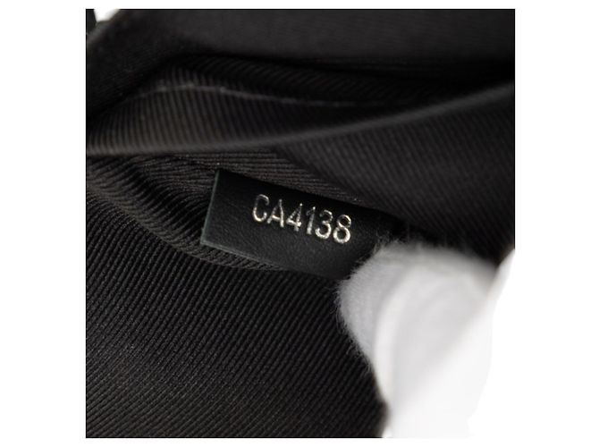 Borsa Utility Side Bag Monogram Taurillon Louis Vuitton Nero - vista 6
