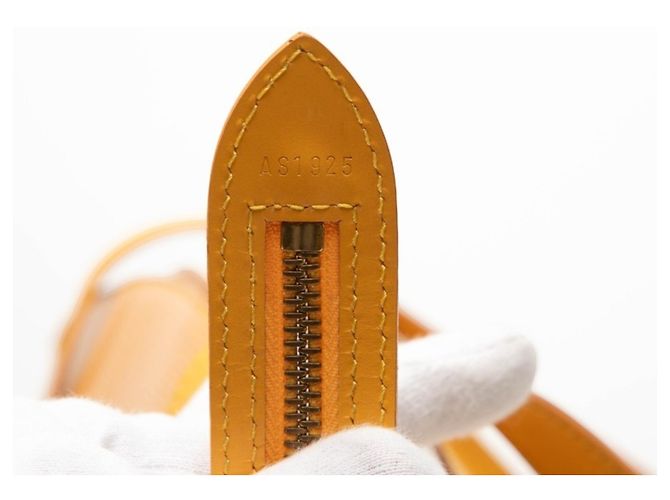 Saco de compras Louis Vuitton Epi Saint Jacques Amarelo - vista 7