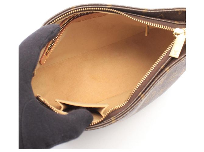 Borsa a tracolla Louis Vuitton Looping MM Monogram Marrone - vista 3