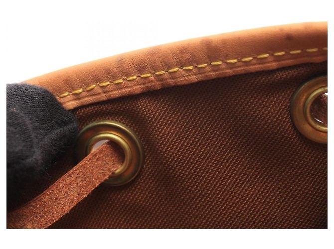 Zaino/Borsa Louis Vuitton Montsouris MM Monogram Marrone - vista 9