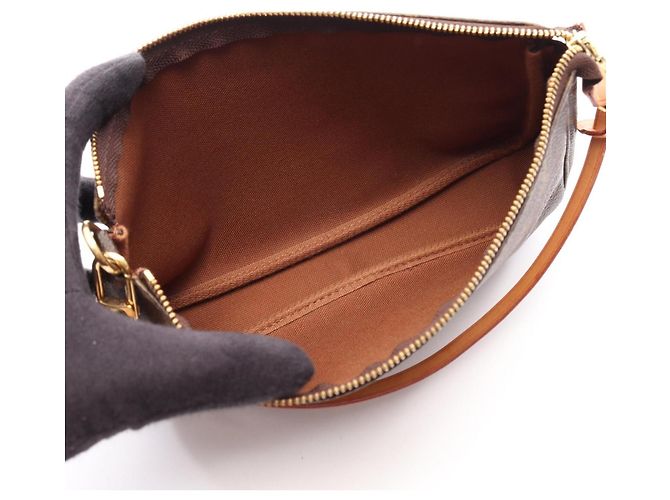 Louis Vuitton Pochette Accessoires Monogram Handbag Marrone - vista 3