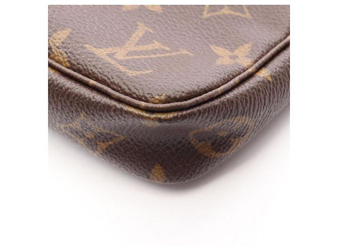 Louis Vuitton Pochette Accessoires Monogram Handbag Marrone - vista 6