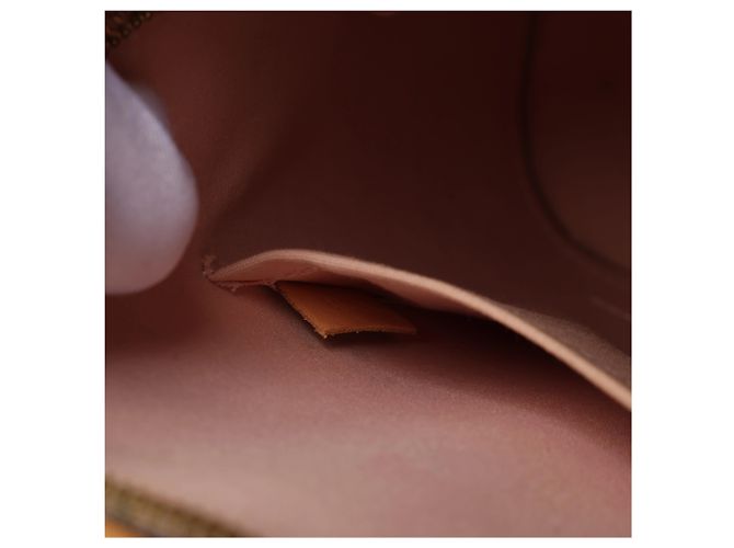 Borsa Louis Vuitton Alma PM Vernis in Beige M90170 - vista 14