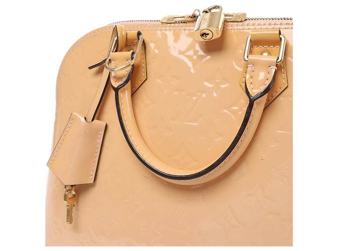 Borsa Louis Vuitton Alma PM Vernis in Beige M90170 - vista 7