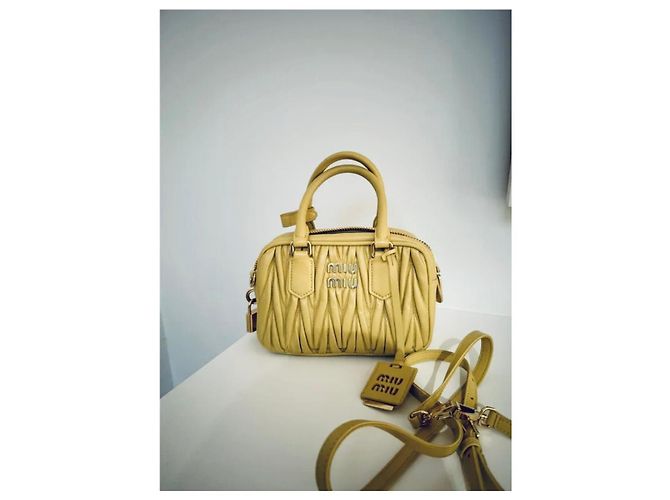 Borsa Miu Miu Matelassé in pelle gialla Giallo - vista 2