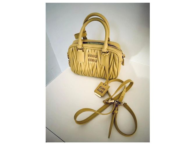 Borsa Miu Miu Matelassé in pelle gialla Giallo - vista 3