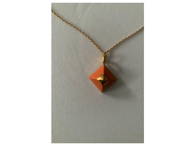 Collana Hermès con Pendente in Oro Giallo e Corallo D'oro Arancione - vista 2