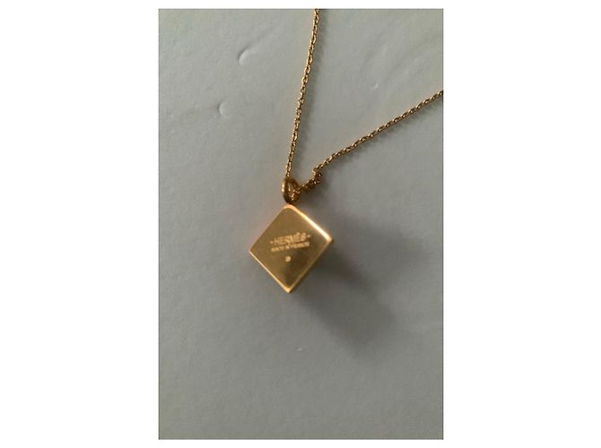 Collana Hermès con Pendente in Oro Giallo e Corallo D'oro Arancione - vista 3