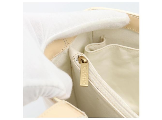 CHANEL Tote Bag Patent leather Ivory Gold CC - vista 18