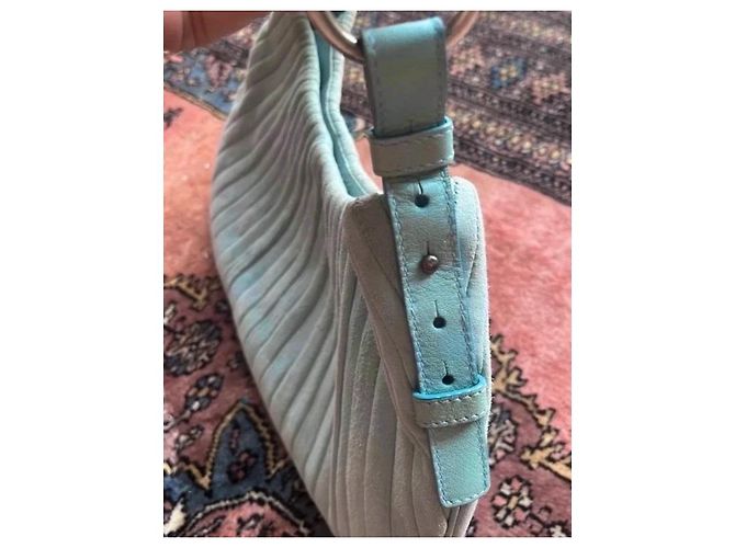 Yves Saint Laurent Borsa YSL Mombasa plissettata in camoscio blu cielo - vista 5