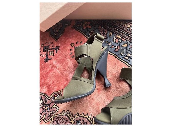 Prada Sandalen aus khaki Canvas mit Absatz Grün - Ansicht 2