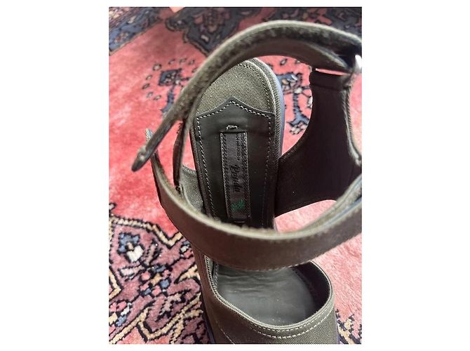 Prada Sandalen aus khaki Canvas mit Absatz Grün - Ansicht 4