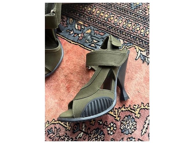 Prada Sandalen aus khaki Canvas mit Absatz Grün - Ansicht 6
