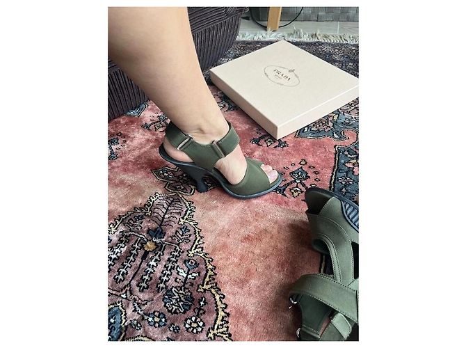 Prada Sandalen aus khaki Canvas mit Absatz Grün - Ansicht 8