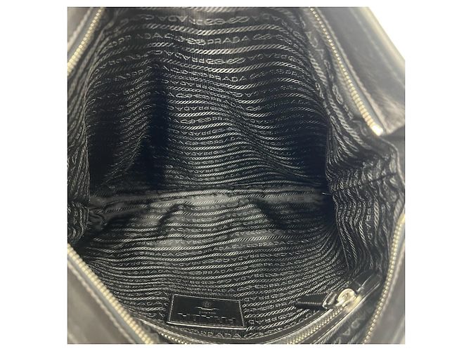 Borsa Tote a Spalla in Pelle Goffrata Prada Nero - vista 9