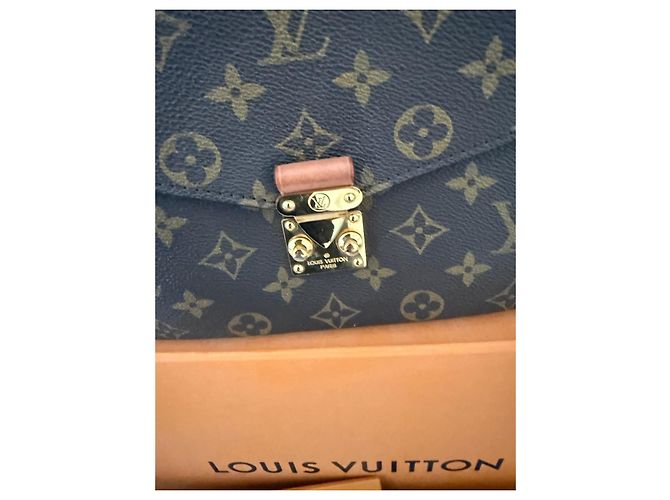 Borsa Louis Vuitton Pochette Métis Monogram Marrone - vista 4