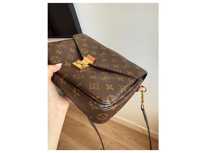Borsa Louis Vuitton Pochette Métis Monogram Marrone - vista 9