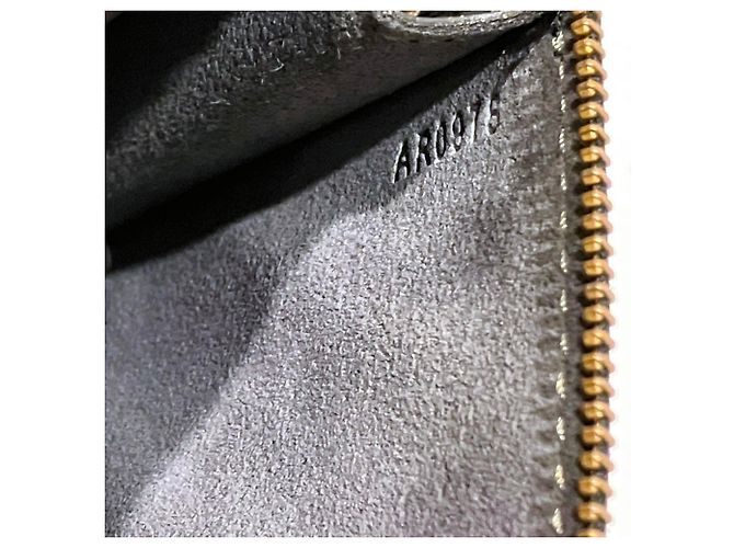 Pochette Louis Vuitton in pelle Epi Nero - vista 9