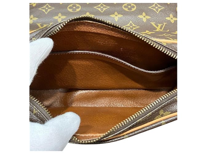 Borsa a tracolla Louis Vuitton Saint Germain 24 Marrone - vista 5