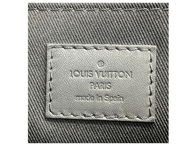 Louis Vuitton Monogram Shadow Pochette Discovery Clutch Bag Nero - vista 4