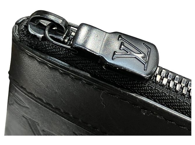 Louis Vuitton Monogram Shadow Pochette Discovery Clutch Bag Nero - vista 7