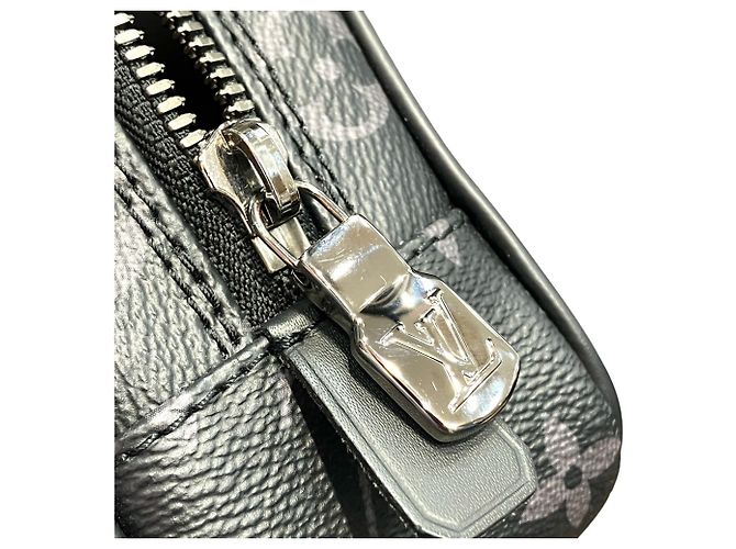 Louis Vuitton Monogram Eclipse Trouse Toilette PM Pochette - vista 6