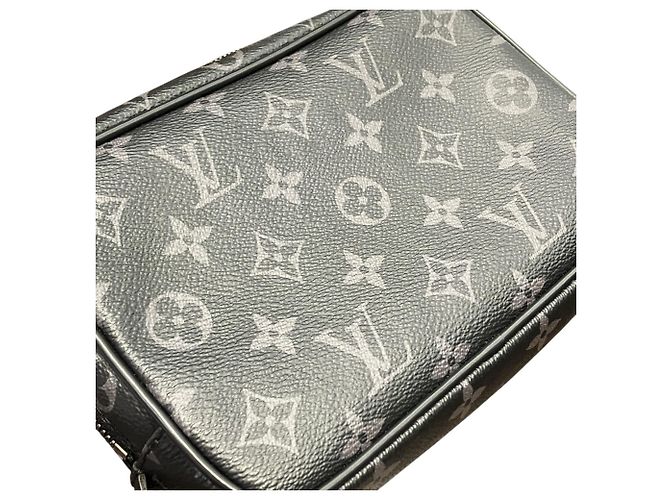 Louis Vuitton Monogram Eclipse Trouse Toilette PM Pochette - vista 7