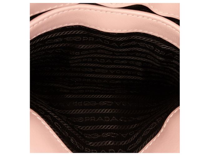 Borsa a spalla con patta Cleo in pelle Spazzolato rosa Prada - vista 4